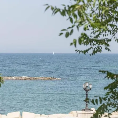 Seaside Refuge - Always شقة